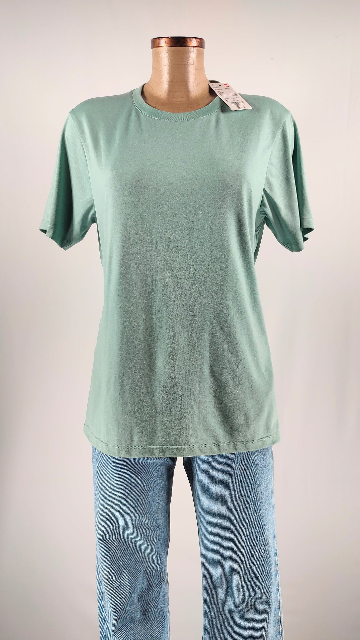 Camiseta verde con cuello redondo