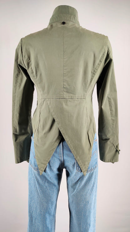 Chaqueta verde con corte de frac