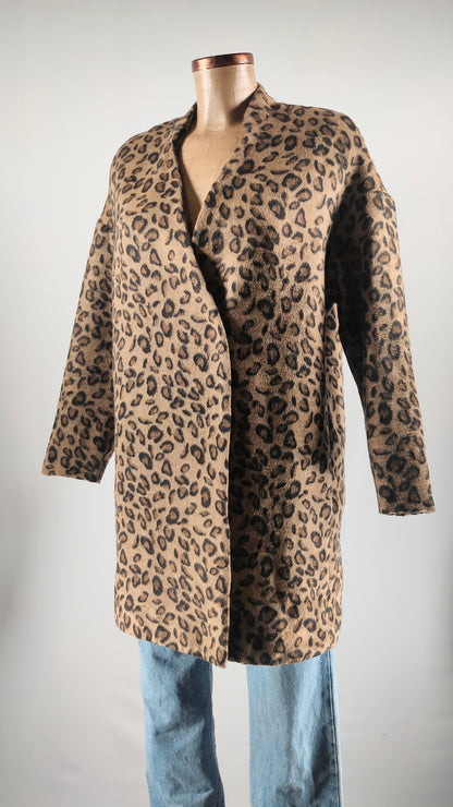 Blazer animal print con cierre de doble botón a presión