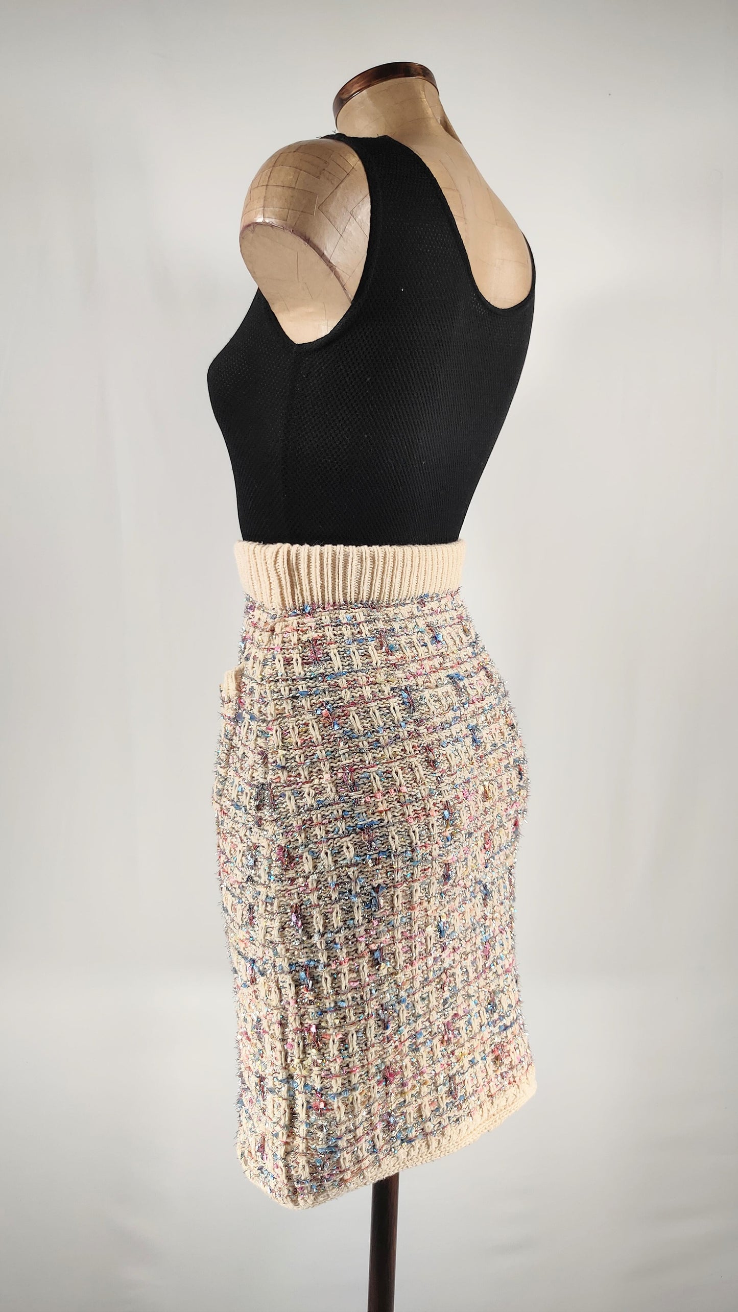 Falda midi con apliques multicolores