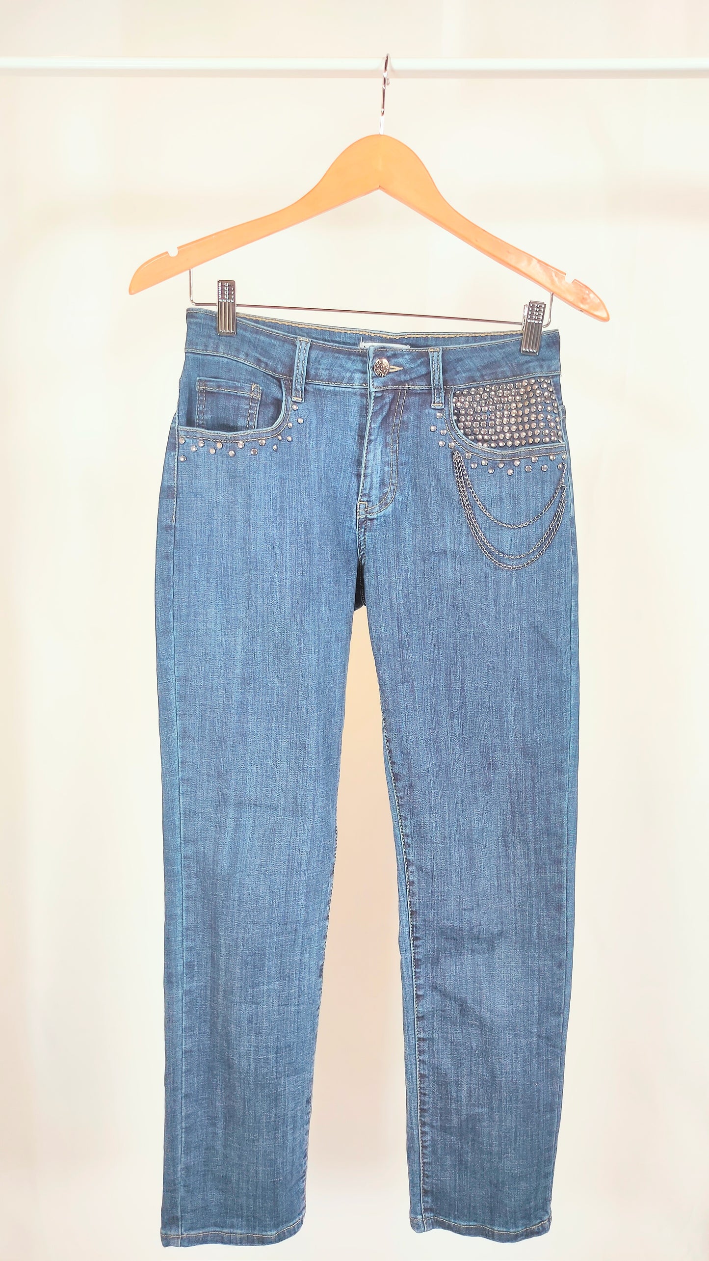 Jeans con detalle de apliques