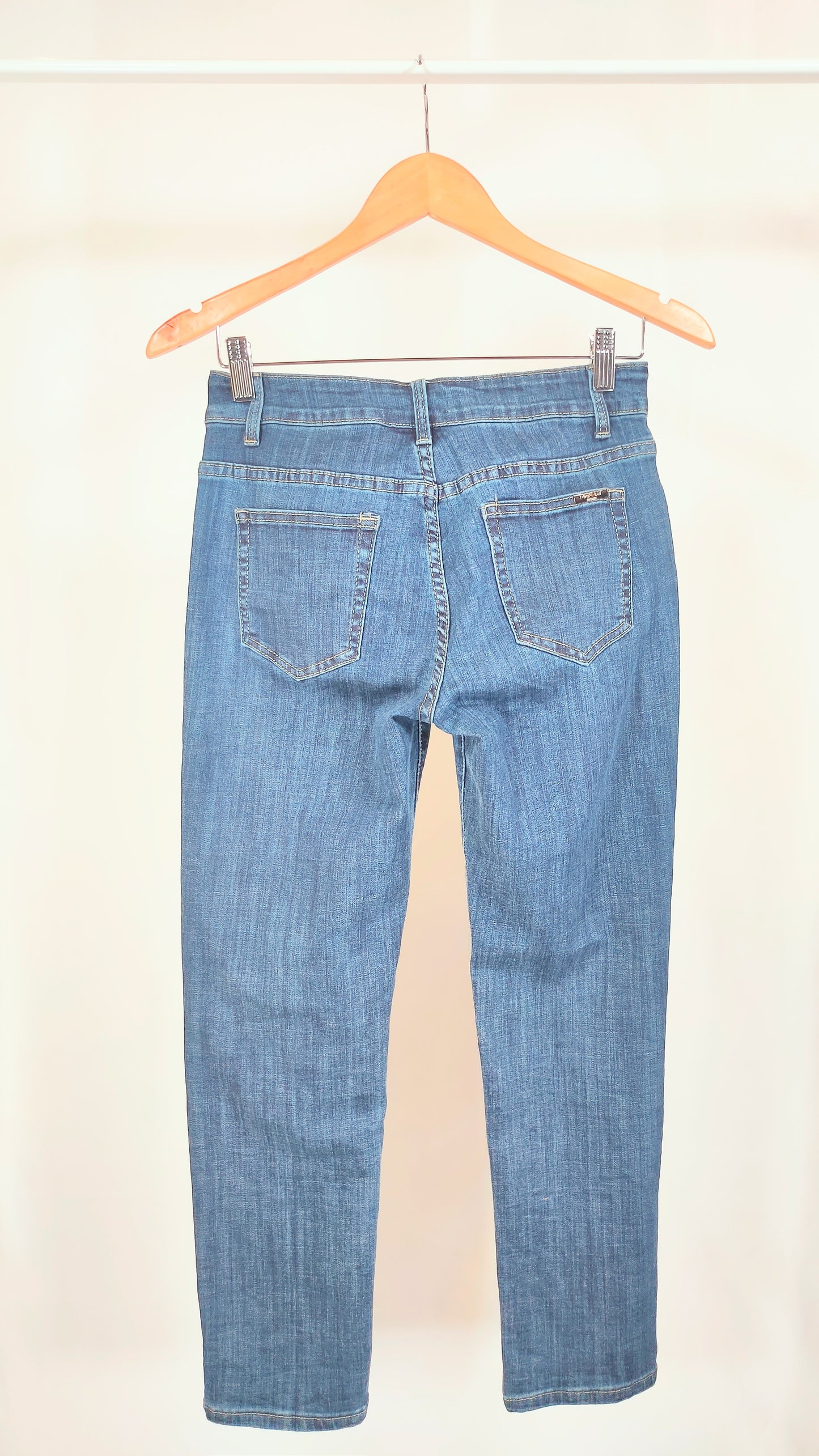 Jeans con detalle de apliques