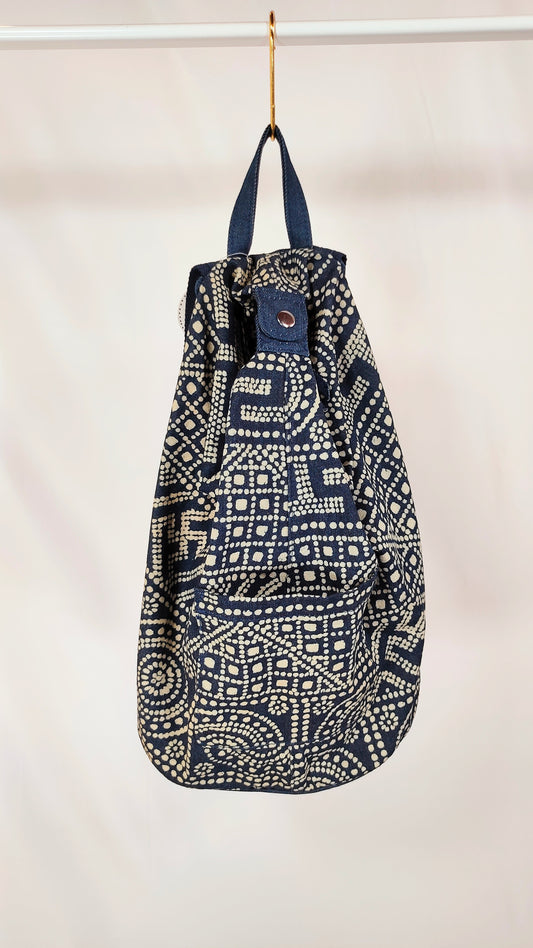 Mochila de tela con estampado étnico