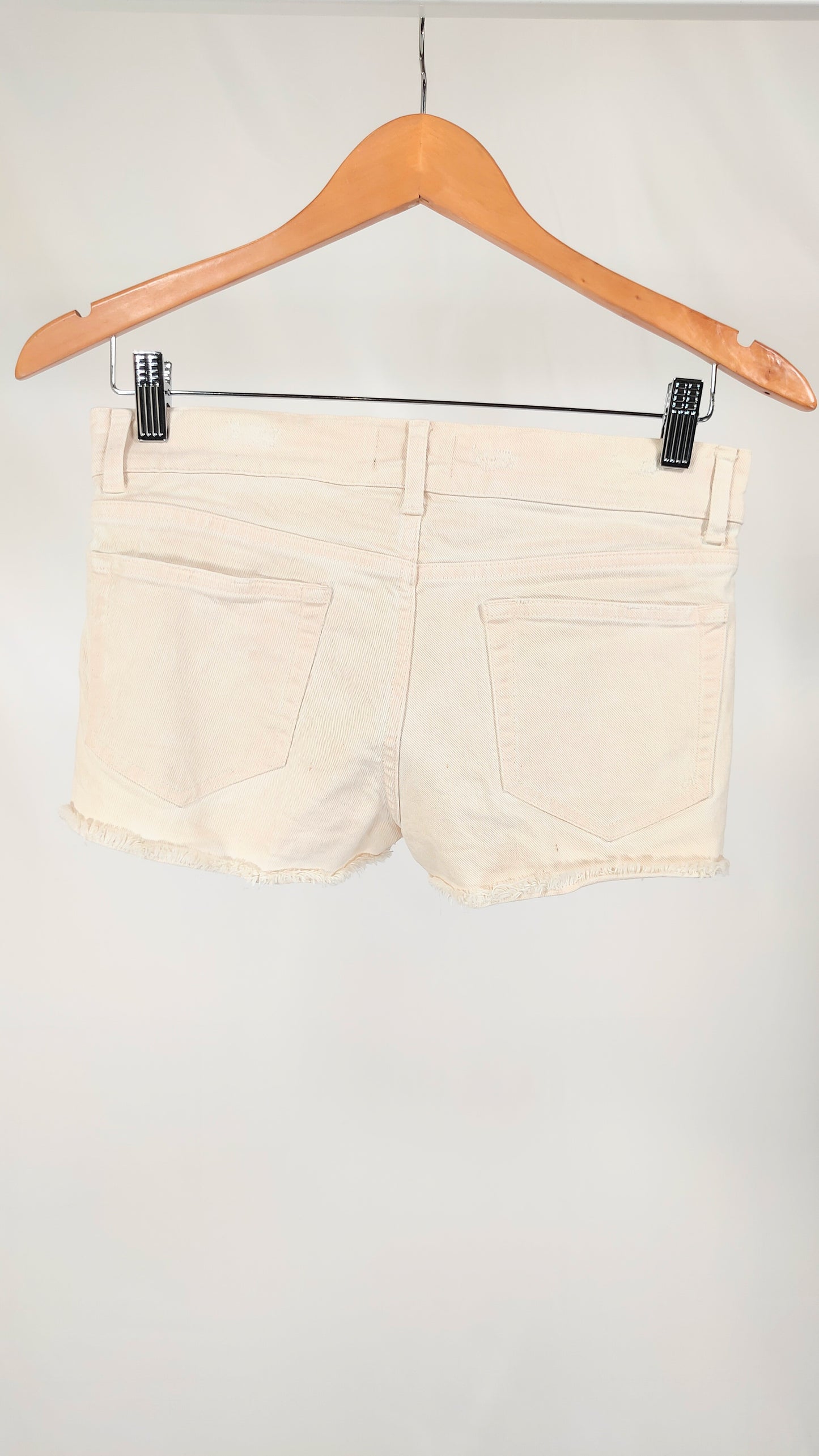 Short con cremalleras laterales